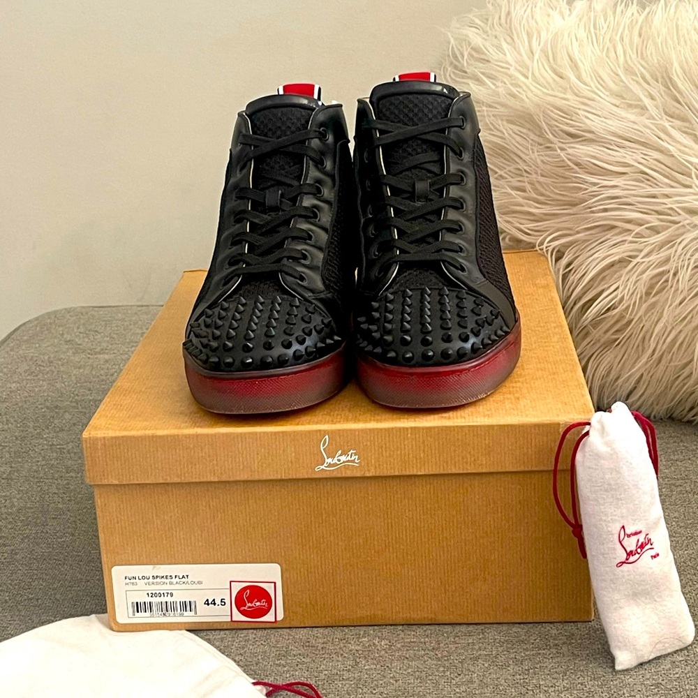 100% authentic fun Lou spikes flat Christian Louboutin red bottoms😎🔥